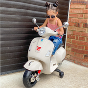 HOMCOM 6V Kids Electric Motorcycle Licensed Vespa Ride On Motorbike w/ MP3 Music LED Toy for 3-6 Years Old White