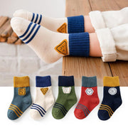 Winter sport socks for boys full of energy. The socks are warm, breathable and sweat-absorbent.  Made of COTTON Age ranges from 12-36 months and 4-12 years Product originated from China